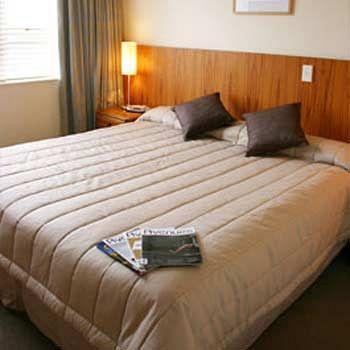 The Poplars Apartment Hotel Christchurch Buitenkant foto
